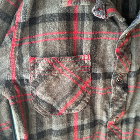 PD&C button up - Picture 3 of 7